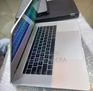 New Laptop Apple MacBook Pro 2018 16GB Intel Core i7 SSD 256GB