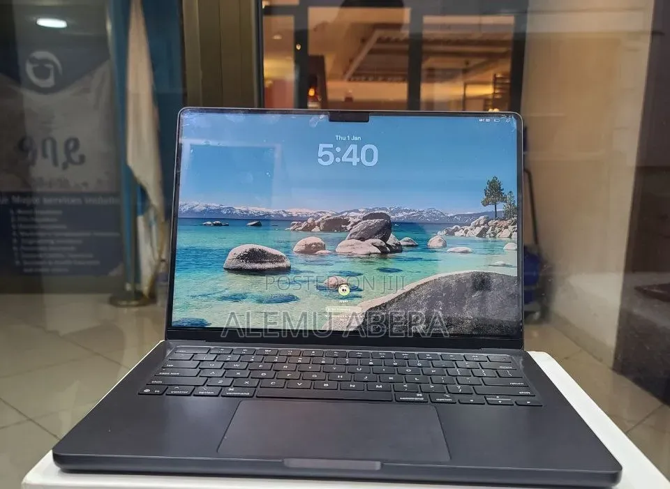 New Laptop Apple MacBook Pro 2025 M5 16GB Apple M5 Pro SSD 512GB