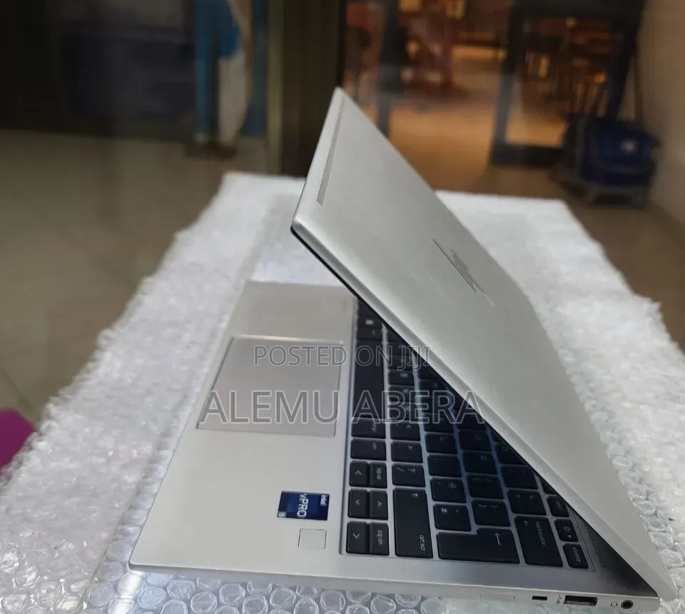 New Laptop HP EliteBook 830 G9 16GB Intel Core i5 SSD 512GB