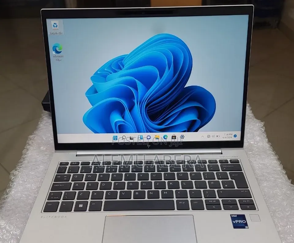 New Laptop HP EliteBook 830 G9 16GB Intel Core i5 SSD 512GB