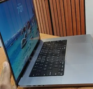 New Laptop Apple MacBook 32GB Apple M1 Pro SSD 512GB