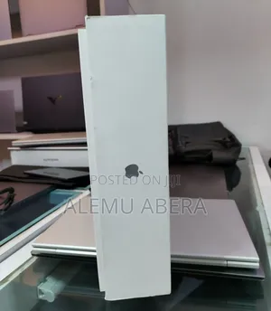 New Laptop Apple MacBook Air 2025 M4 16GB Apple M4 SSD 512GB