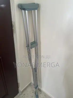 Axillary Crutches New卧长packaged: 1 Pair Per Box, 8 Pairs Per Case