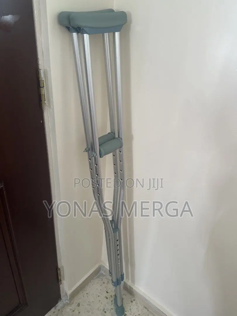 Axillary Crutches New卧长packaged: 1 Pair Per Box, 8 Pairs Per Case