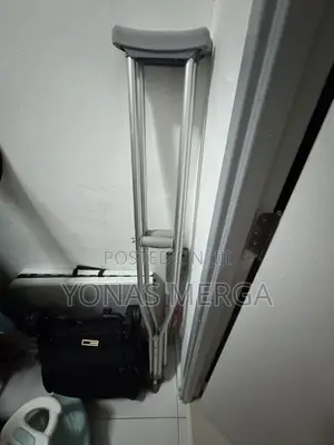 Bilateral Crutches科叛easy Wing Nut Adjustments for Hand Grips