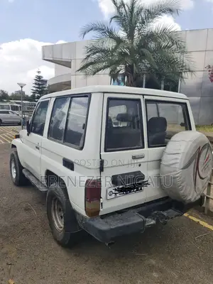 Toyota Land Cruiser 1992 White