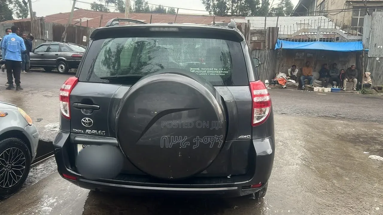 Toyota RAV4 2011 Green