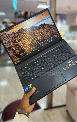 New Laptop Acer Nitro V 15 16GB Intel Core i7 SSD 512GB