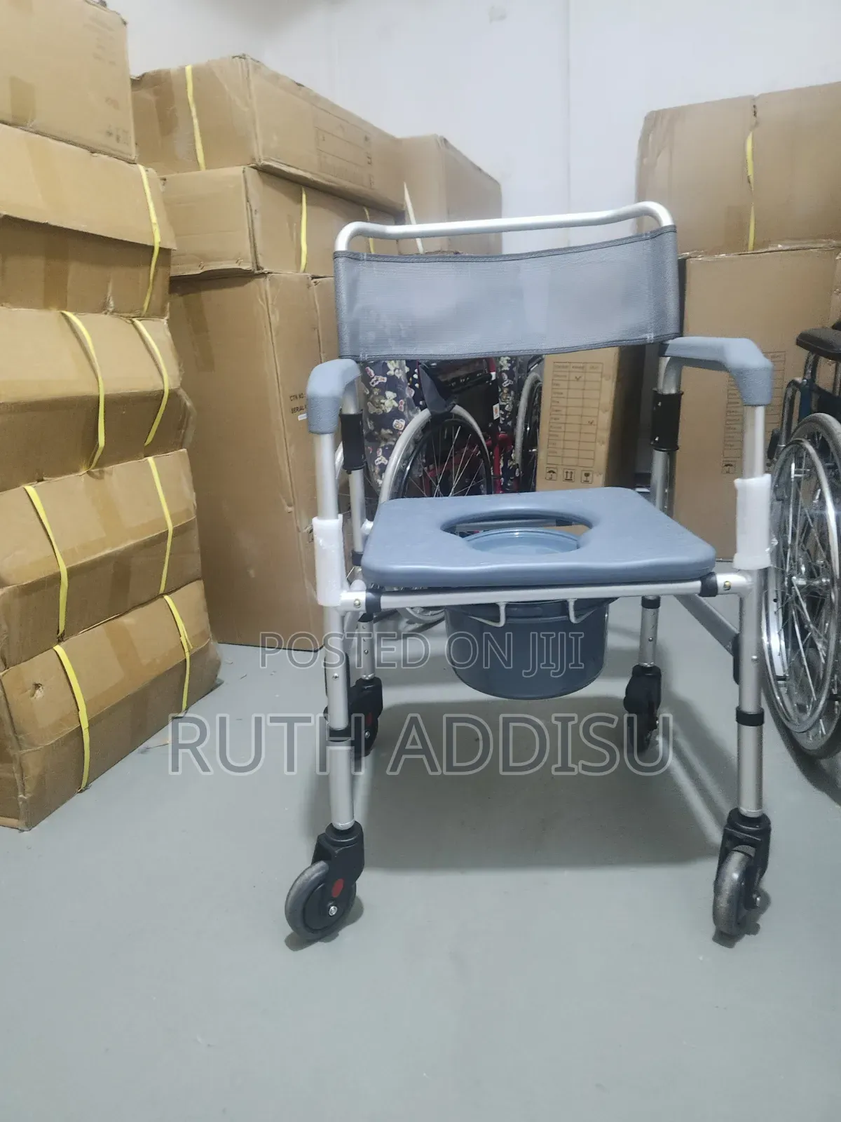 Commode Chair Ca614l Mobile (On Wheels) - Kosmetyki Commode Chair