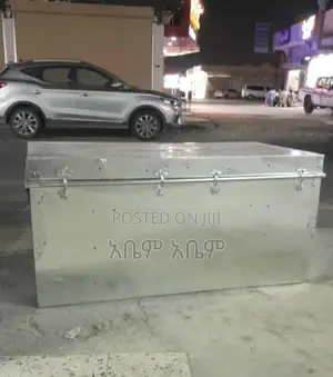 የብረት ሳጥን Large Galvanized Steel Storage Trunk