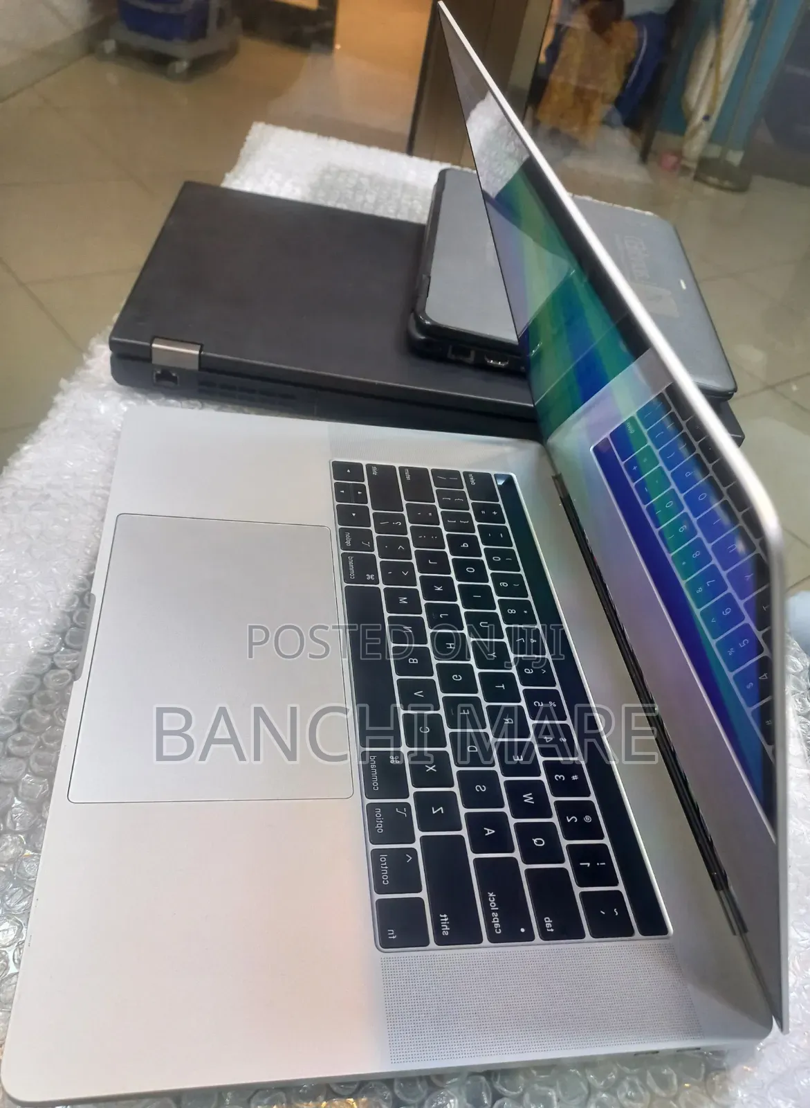 New Laptop Apple MacBook Pro 2018 16GB Intel Core i7 SSD 256GB