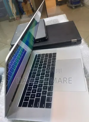 New Laptop Apple MacBook Pro 2018 16GB Intel Core i7 SSD 256GB