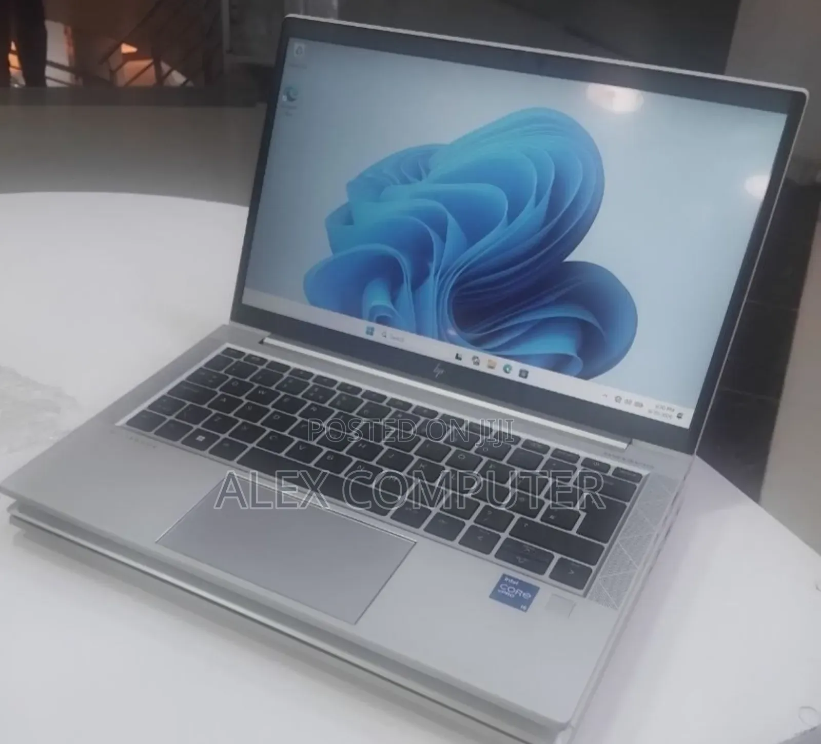 New Laptop HP EliteBook 830 G8 16GB Intel Core i5 SSD 512GB