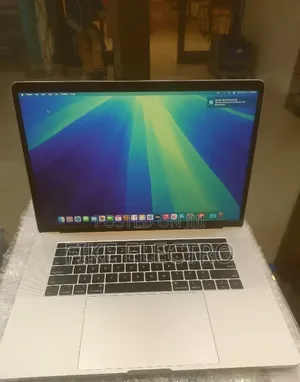 New Laptop Apple MacBook Pro 2018 16GB Intel Core i7 SSD 256GB