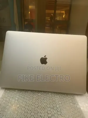 New Laptop Apple MacBook Pro 2018 16GB Intel Core i7 SSD 256GB