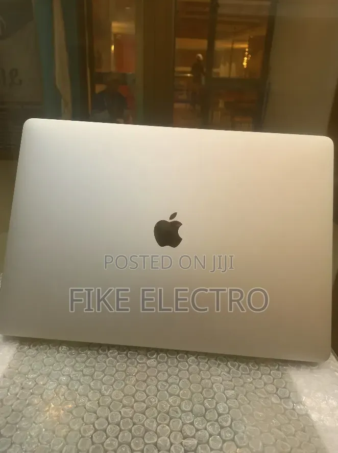 New Laptop Apple MacBook Pro 2018 16GB Intel Core i7 SSD 256GB