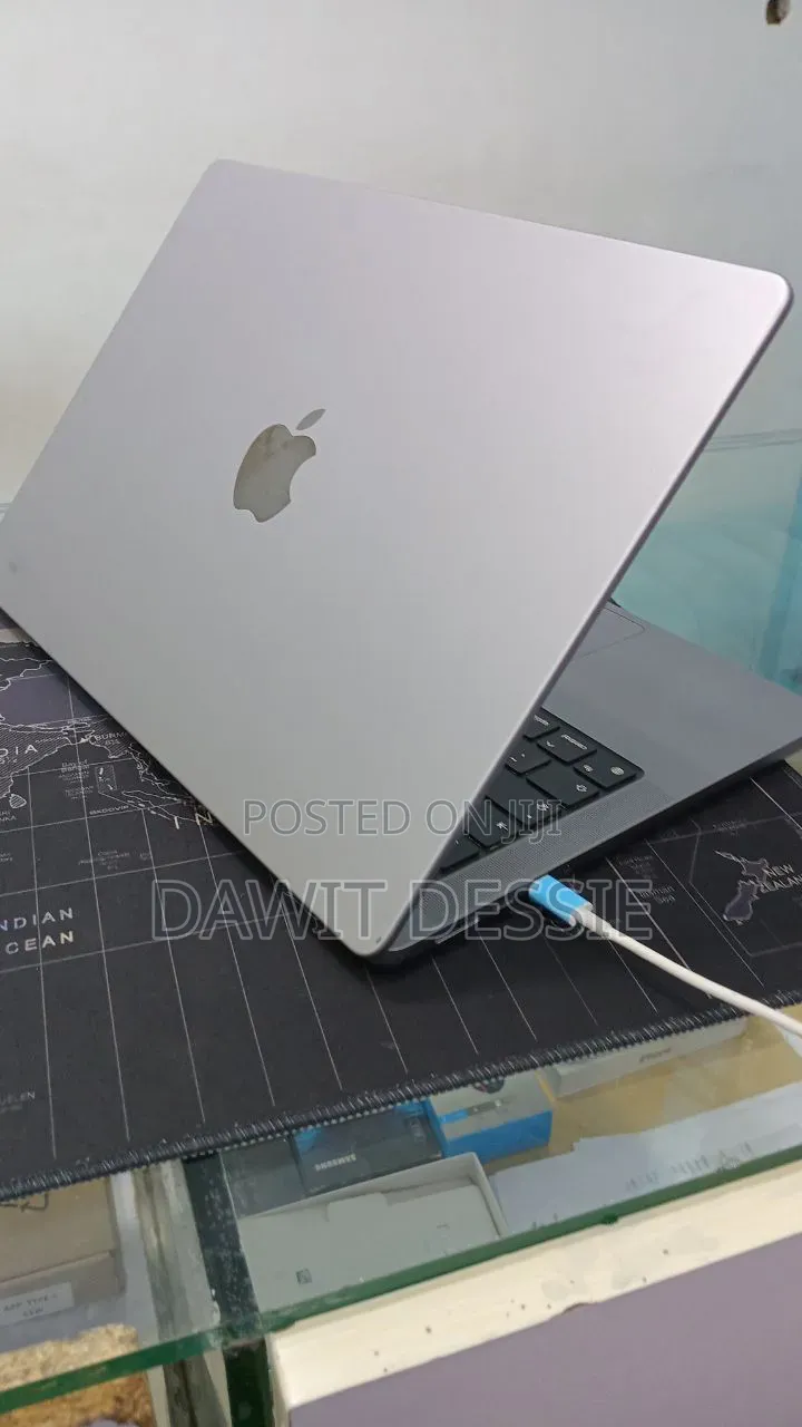 New Laptop Apple MacBook Pro 2021 M1 16GB Apple M1 Pro SSD 512GB