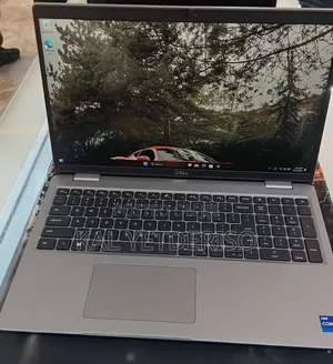 New Laptop Dell 16GB Intel Core i7 SSD 512GB