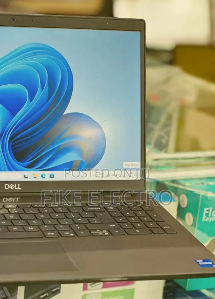 New Laptop Dell Latitude 3520 8GB Intel Core i7 SSD 512GB