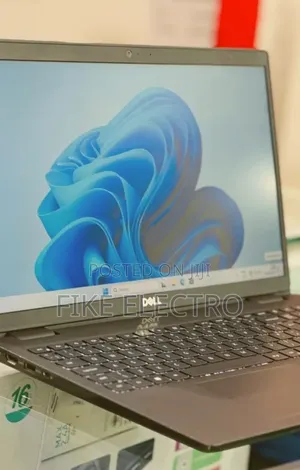 New Laptop Dell Latitude 3520 8GB Intel Core i7 SSD 512GB