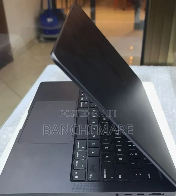 New Laptop Apple MacBook Pro 16GB Apple M5 SSD 512GB