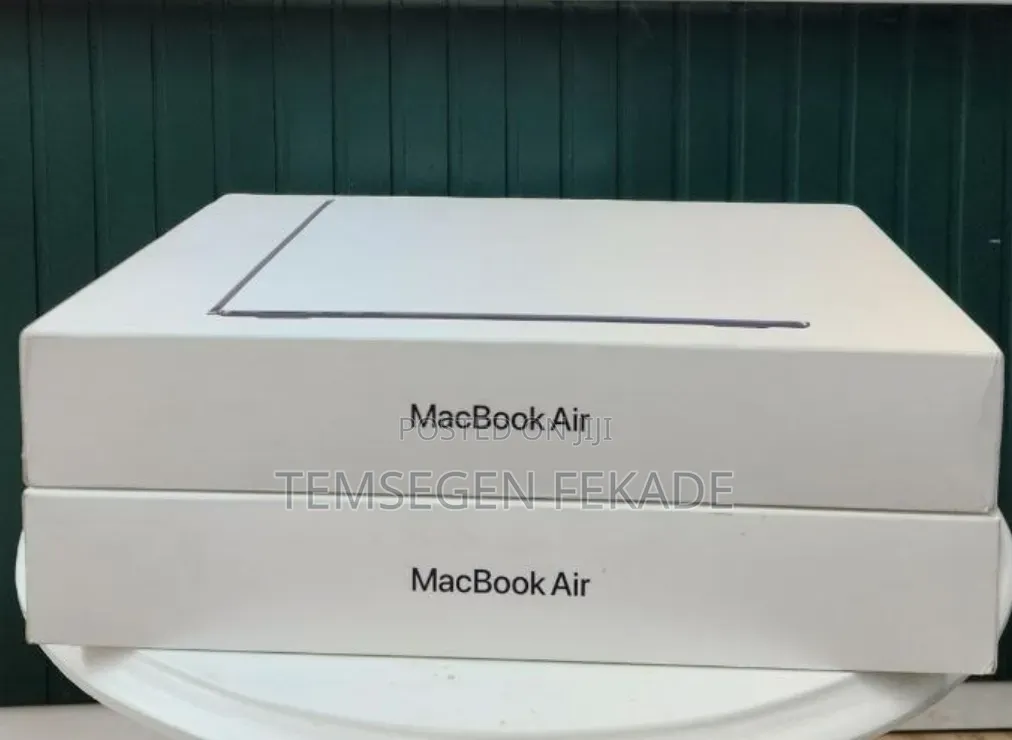 New Laptop Apple MacBook Pro 2025 M5 16GB Apple M5 SSD 512GB