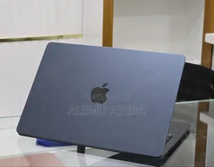New Laptop Apple MacBook Air 2022 M2 16GB Apple M2 SSD 512GB