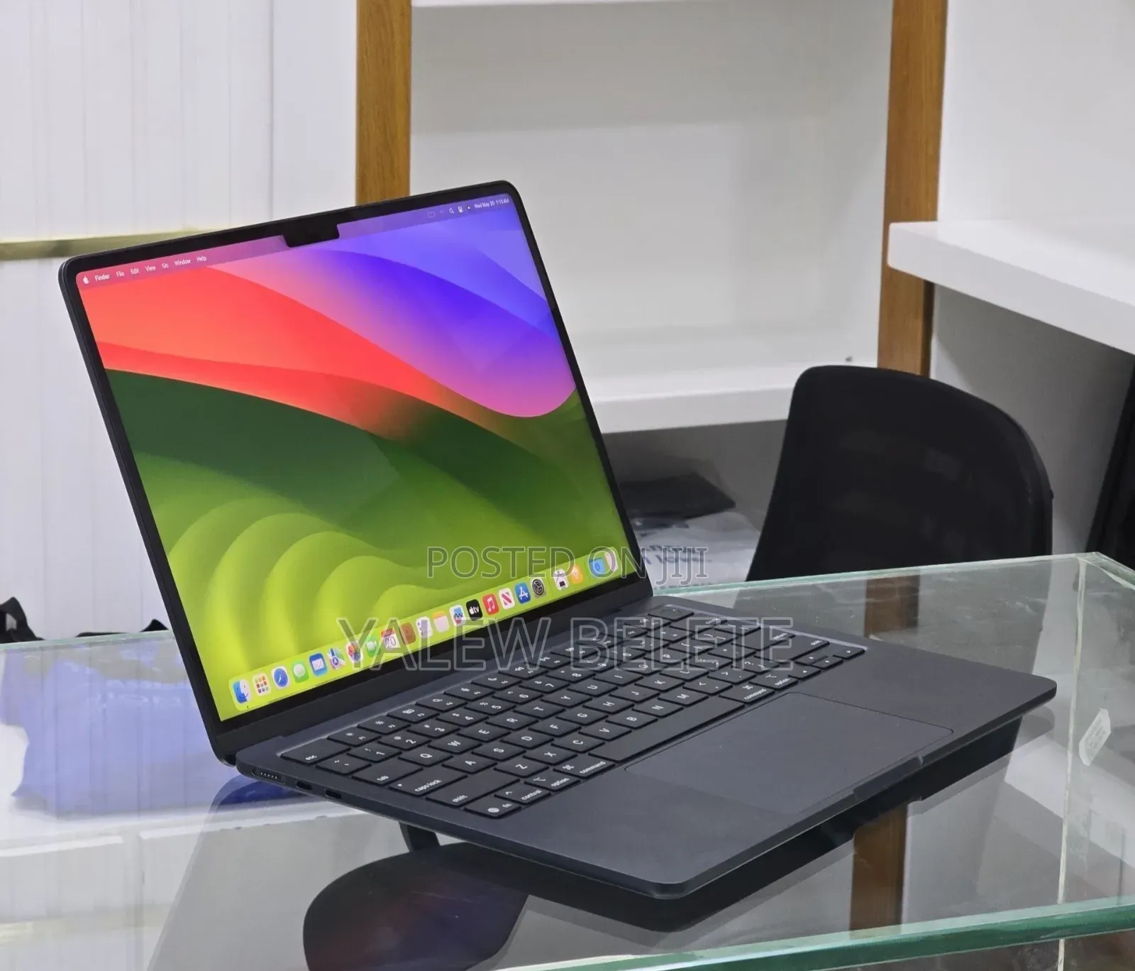 New Laptop Apple MacBook Air 2022 M2 16GB Apple M2 SSD 512GB