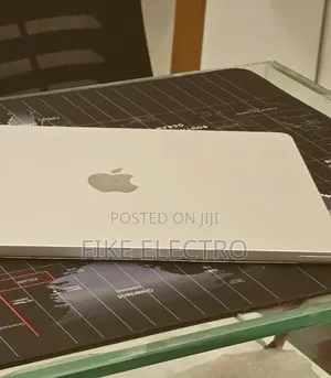 New Laptop Apple MacBook Air 2024 M3 16GB Apple M3 SSD 256GB