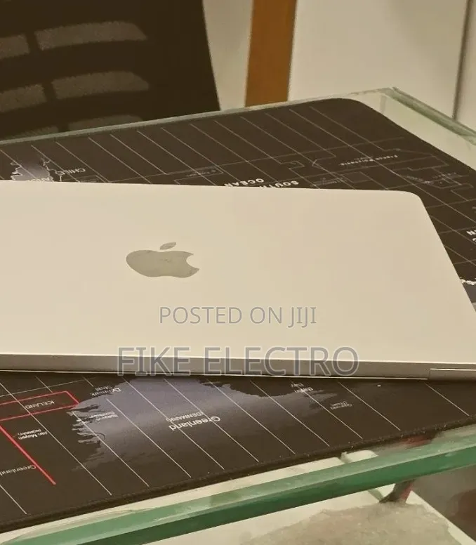 New Laptop Apple MacBook Air 2024 M3 16GB Apple M3 SSD 256GB