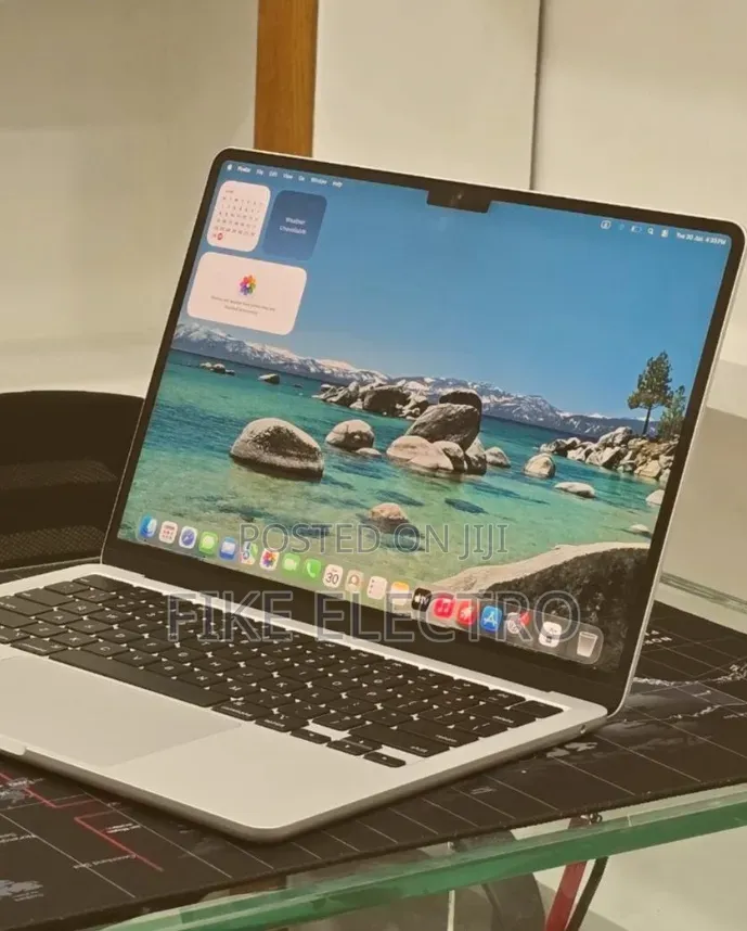 New Laptop Apple MacBook Air 2024 M3 16GB Apple M3 SSD 256GB