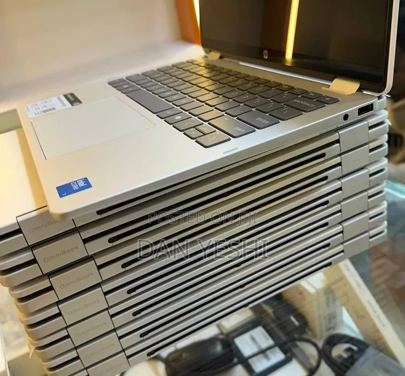 New Laptop HP OmniBook 5 Flip 16GB Intel Core 7 SSD 512GB