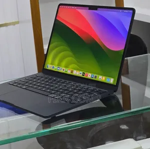 New Laptop Apple MacBook Air 2022 M2 16GB Intel Core i7 SSD 512GB