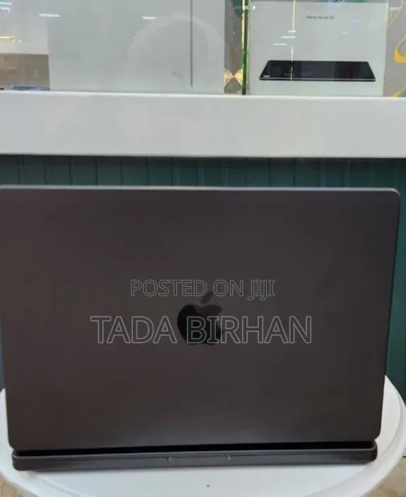 New Laptop Apple MacBook Pro 2023 M3 16GB Apple M3 Pro SSD 512GB
