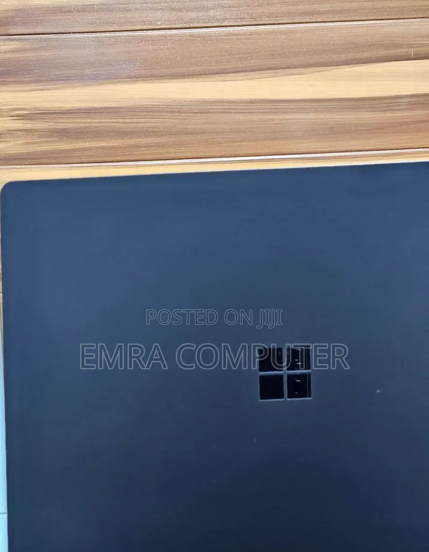 New Laptop Microsoft Surface 16GB Intel Core i7 SSD 256GB