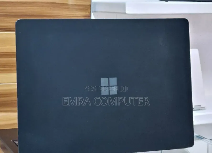 New Laptop Microsoft Surface 16GB Intel Core i7 SSD 256GB