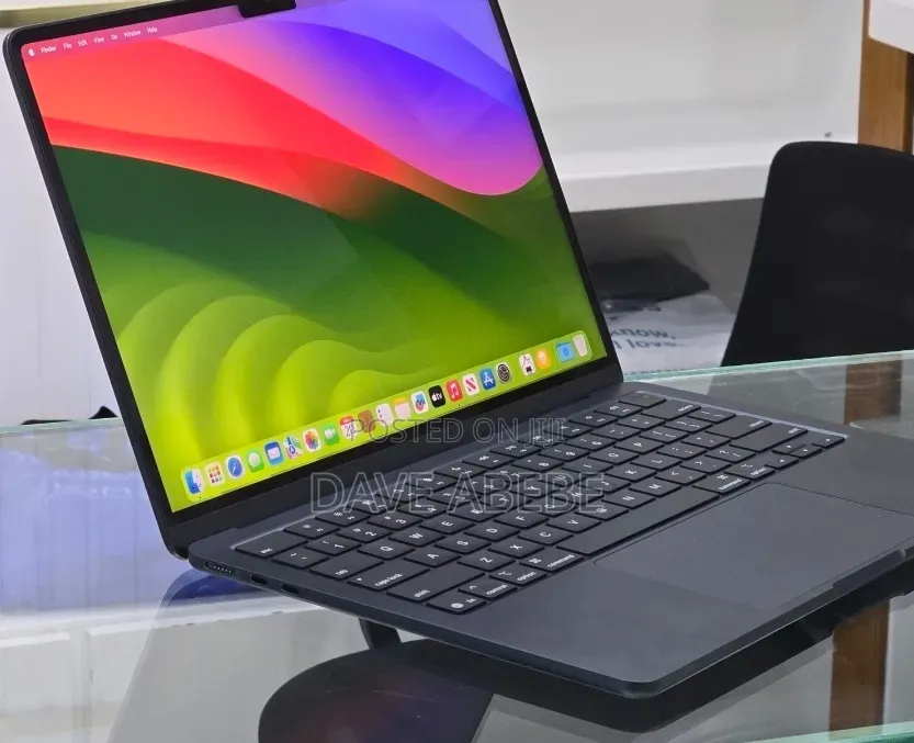 New Laptop Apple MacBook Air 2022 M2 16GB Apple M2 SSD 512GB