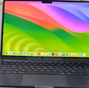 New Laptop Apple MacBook Air 2022 M2 16GB Apple M2 SSD 512GB