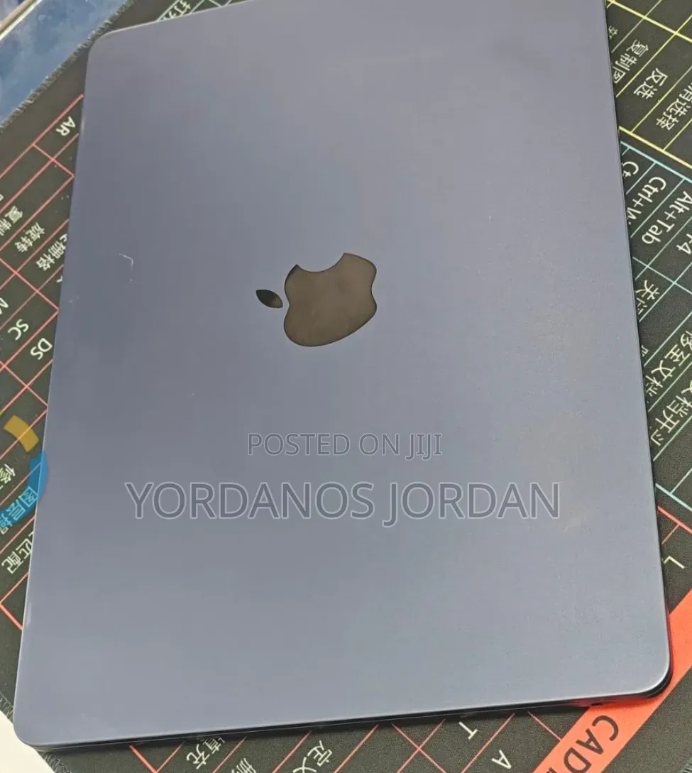 New Laptop Apple MacBook Air 2022 M2 8GB Apple M2 SSD 512GB