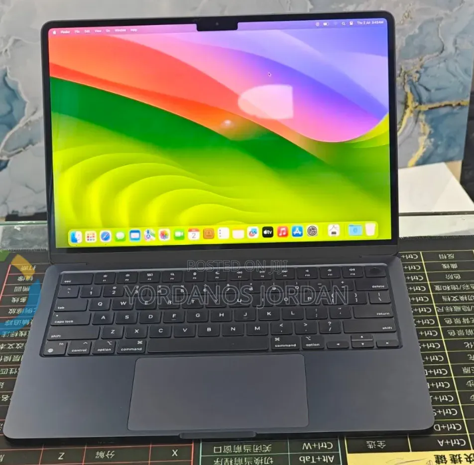 New Laptop Apple MacBook Air 2022 M2 8GB Apple M2 SSD 512GB