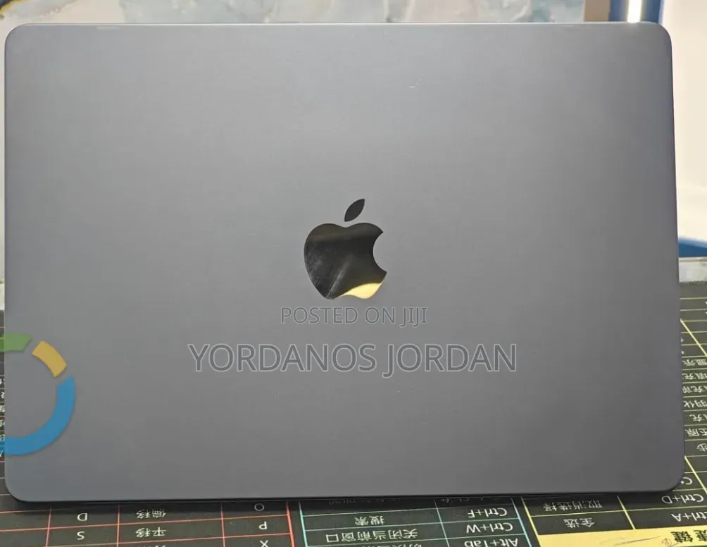 New Laptop Apple MacBook Air 2022 M2 8GB Apple M2 SSD 512GB