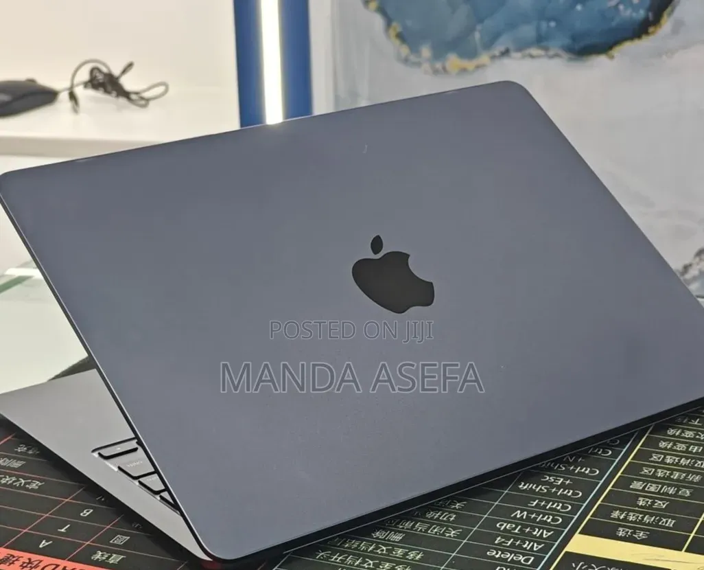 New Laptop Apple MacBook Air 2022 M2 8GB Apple M2 SSD 512GB