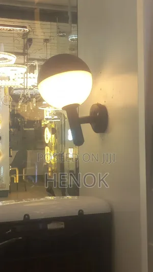 ​Modern Outdoor Globe Wall Light / Exterior Sconce