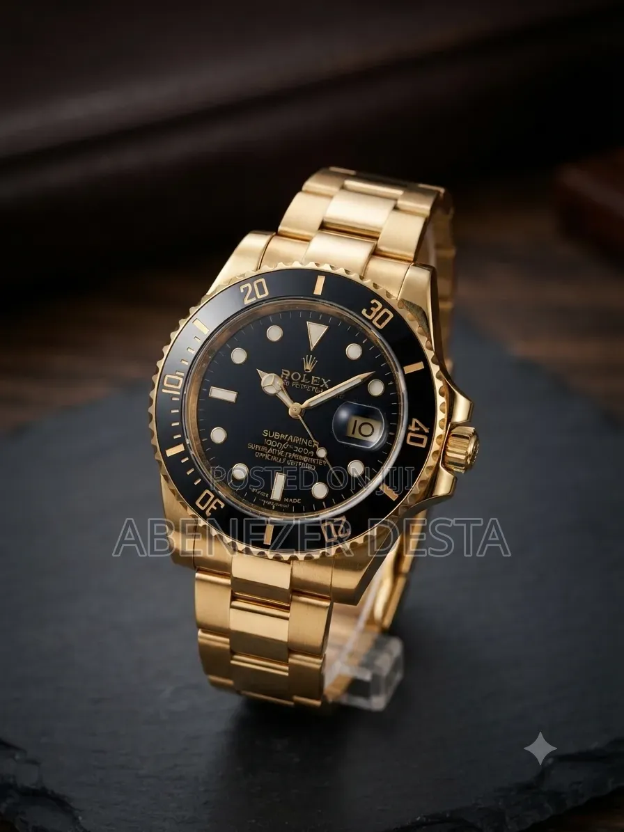 Rolex Submariner Date Yellow Gold and Features a Striking Black Dial.