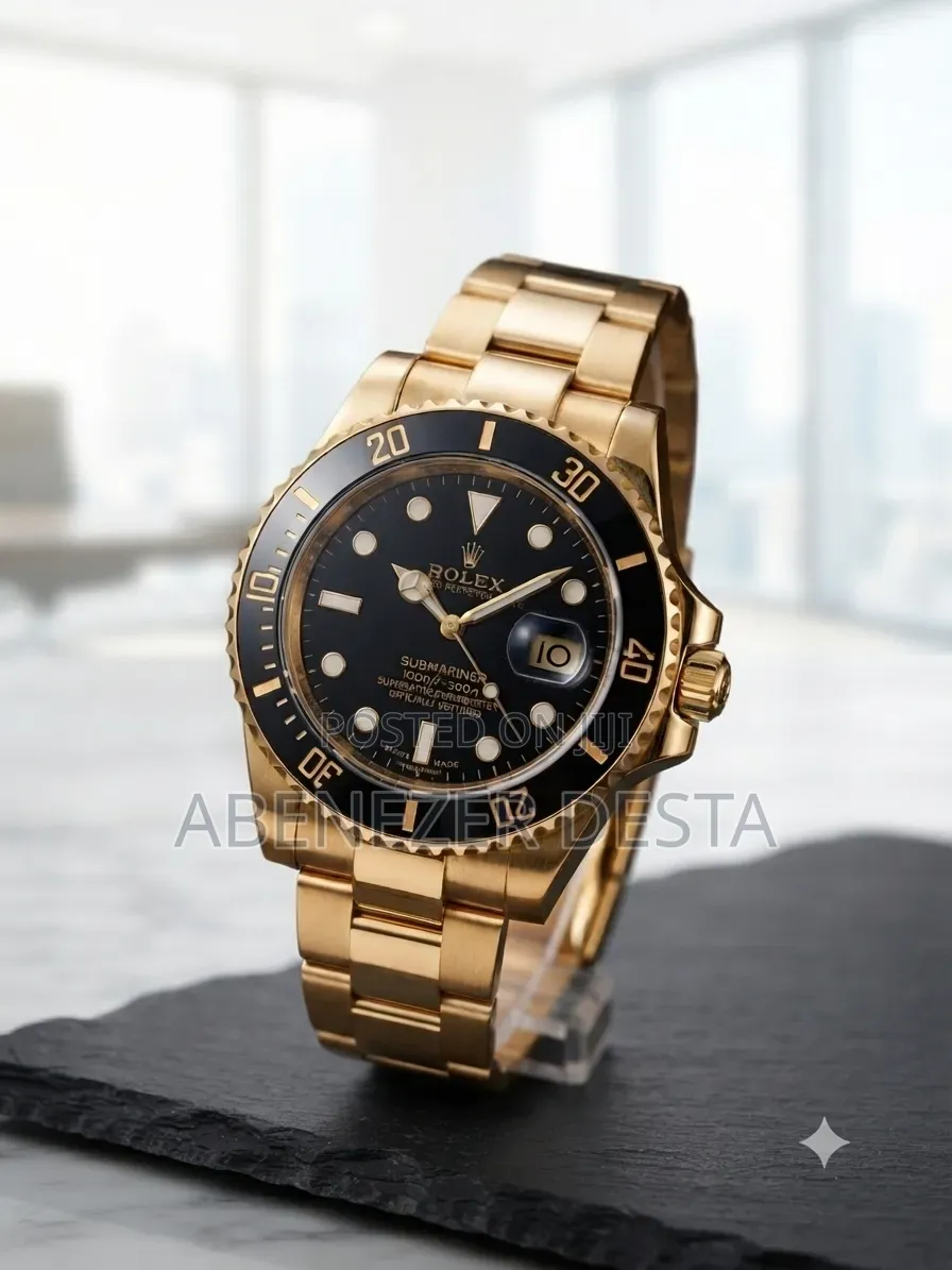 Rolex Submariner Date Yellow Gold and Features a Striking Black Dial.