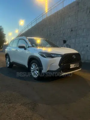 Toyota Corolla Cross Hybrid SE AWD 2023 White