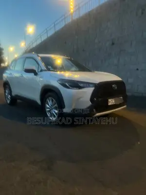 Toyota Corolla Cross Hybrid SE AWD 2023 White