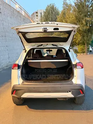 Toyota Corolla Cross Hybrid SE AWD 2023 White