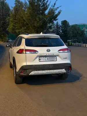 Toyota Corolla Cross Hybrid SE AWD 2023 White