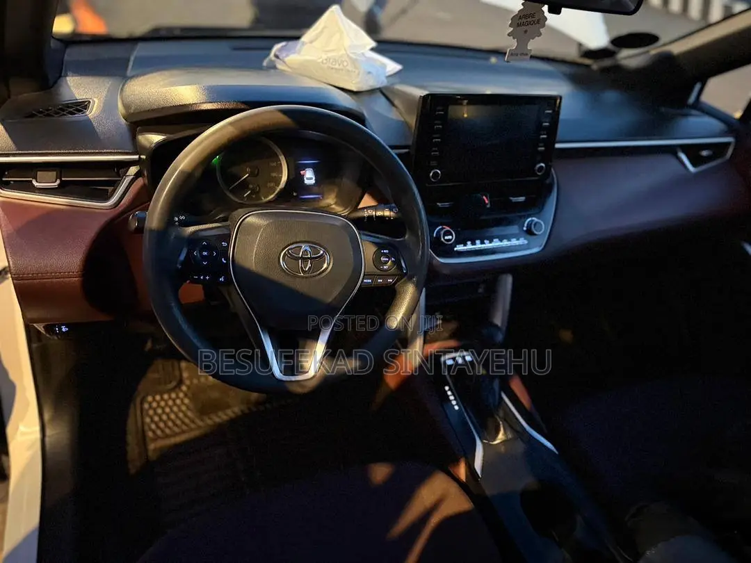 Toyota Corolla Cross Hybrid SE AWD 2023 White